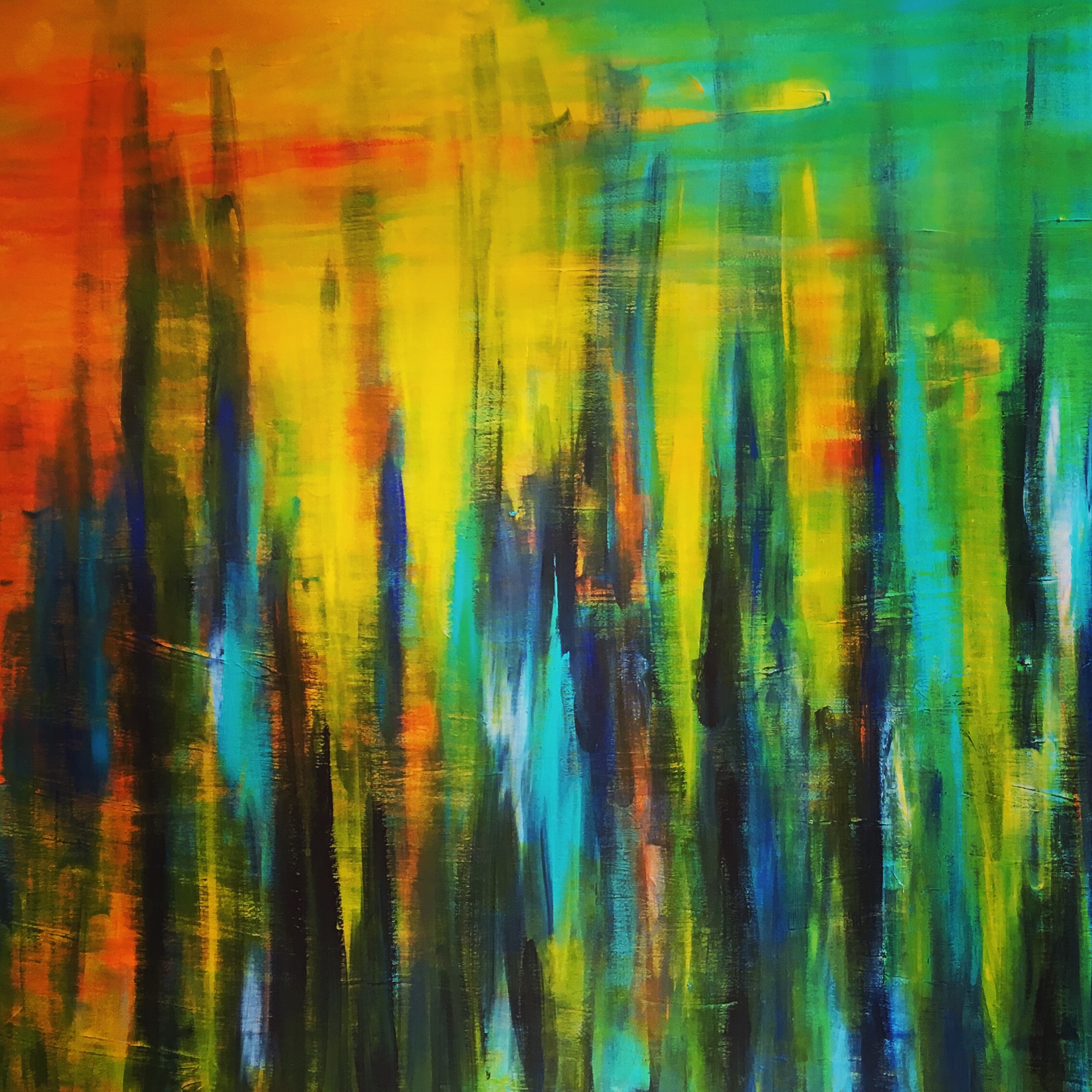 Abstrakt maleri med alle regnbuens farver og hvor de lange penselstrøg skabre liv.
