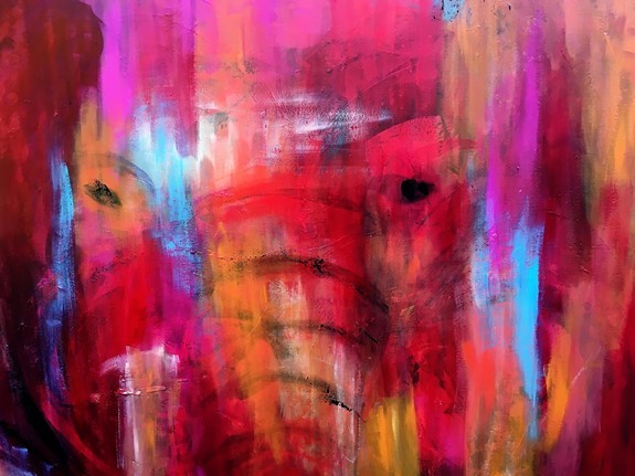 Stort kvadratisk maleri i smukke varme røde og brune nuancer. Maleriet er abstrakt og dog kan man måske se en elefant.