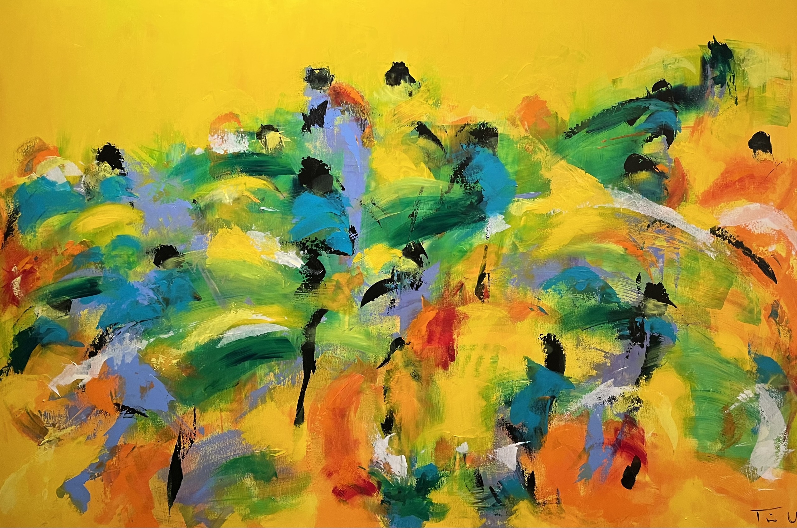 Der er power i dette farverige maleri, hvor den gule baggrund skaber ro til de vilde blå, grønne og orange farver.