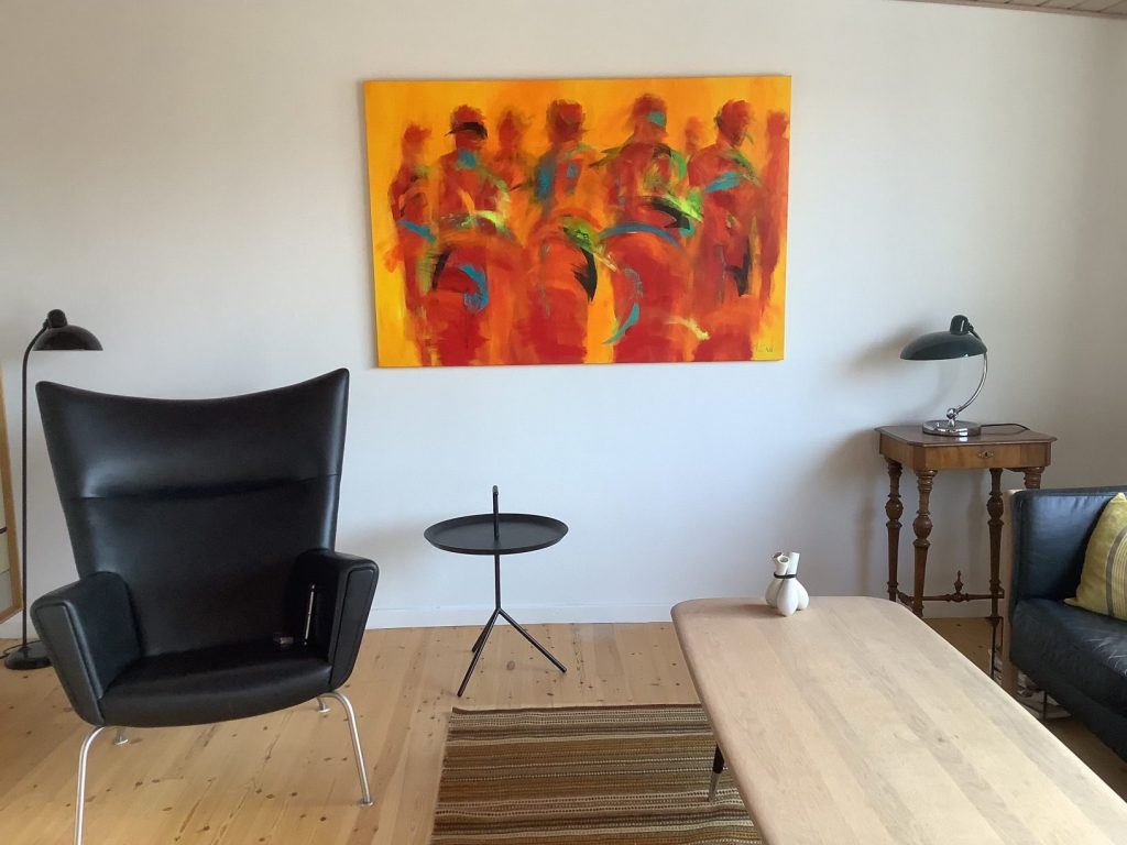 Moderne malerier giver hjemmet personlighed og farver